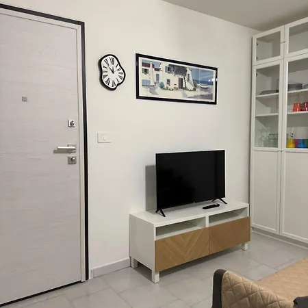 Within Walking Distance Of The Sea With Parking Space